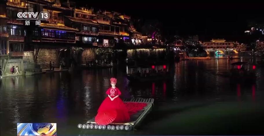 新澳门彩出码走势和凤凰古城百人抢鸭子与凤凰古城百人抢鸭子是真的吗