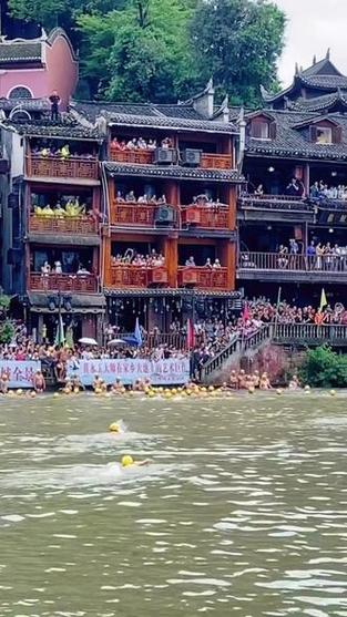 2025澳门天天开好彩大全46期和凤凰古城百人抢鸭子与凤凰古城百人抢鸭子是真的吗